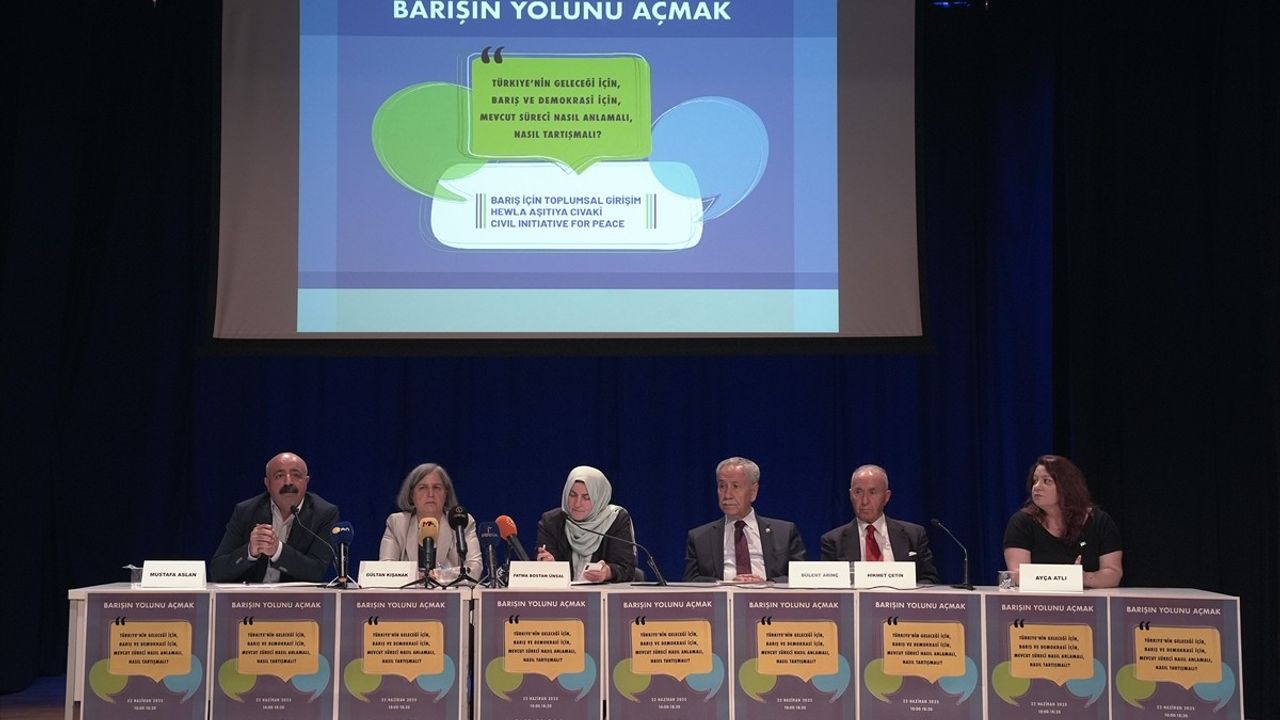 İstanbul'da Barışın Yolunu Açmak Konferansı Düzenlendi