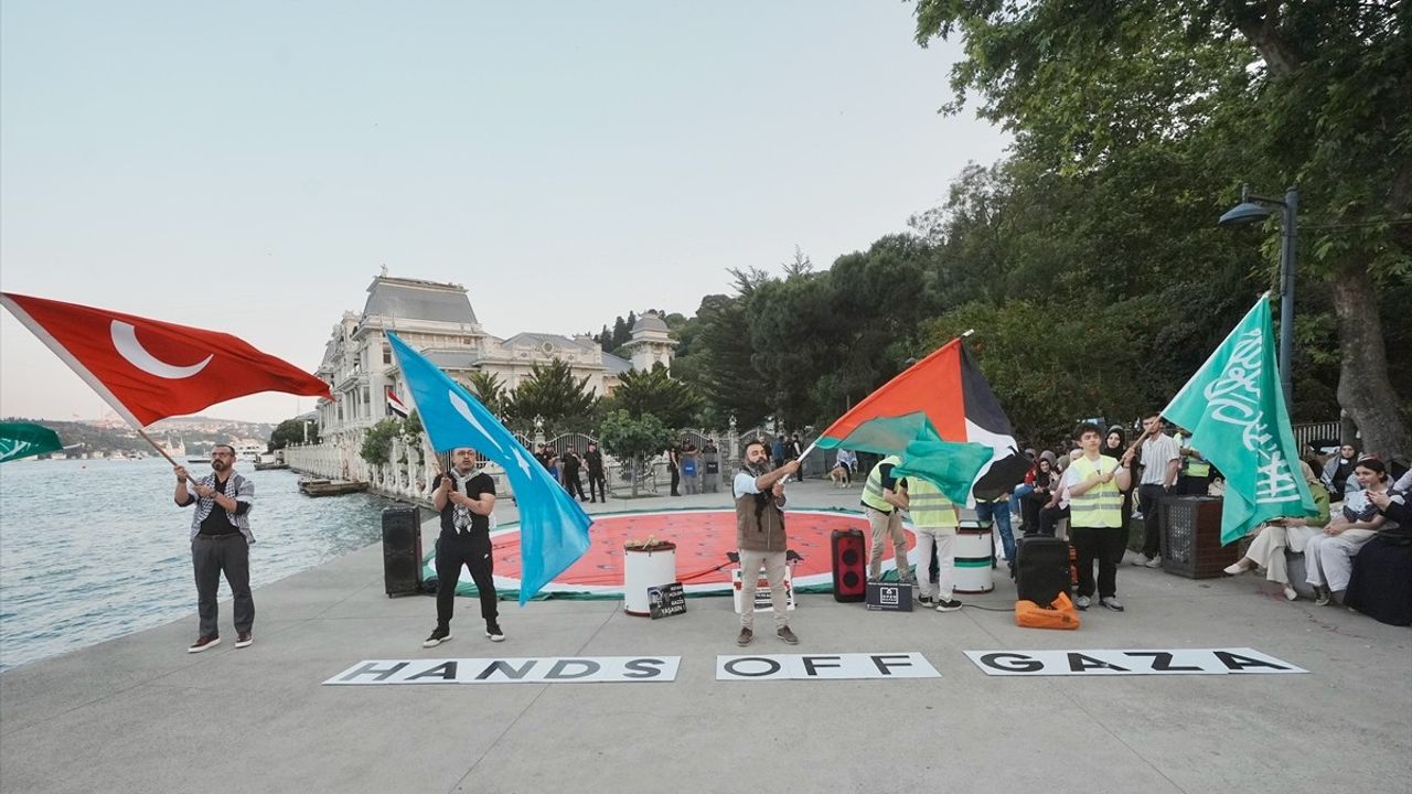 İstanbul'da 'Gazze İçin Nöbete Davet' Eylemi Başladı