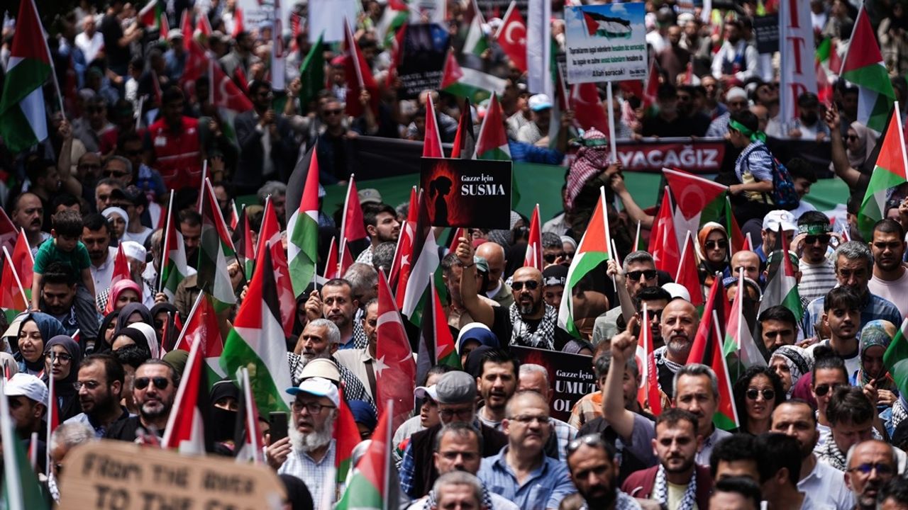 İstanbul'da Gazze ve Kudüs İçin Yürüyüş Düzenlendi