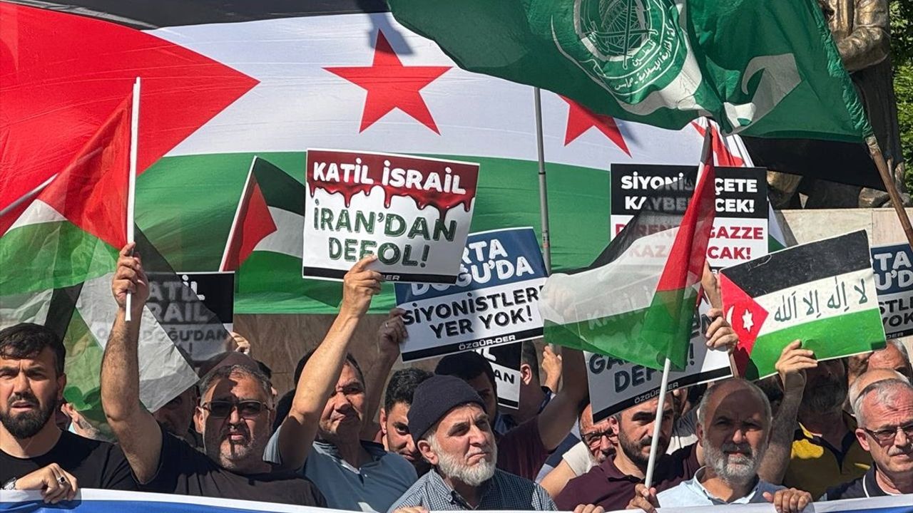 İstanbul'da İsrail'in Saldırıları Protesto Edildi