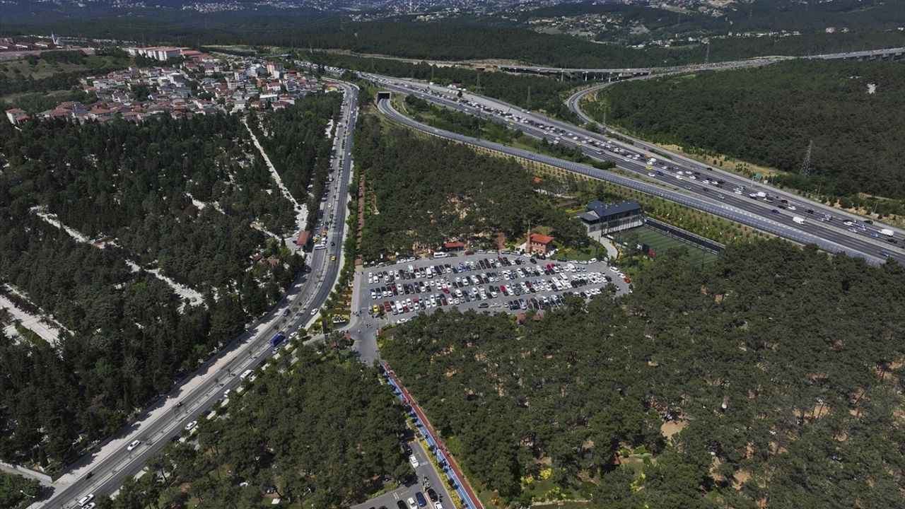 İstanbul'da Kurban Bayramı Coşkusu: Sahil ve Parklar Dolup Taştı