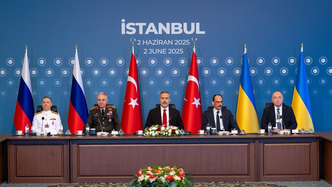 İstanbul'da Rusya-Ukrayna Barış Müzakereleri Başladı
