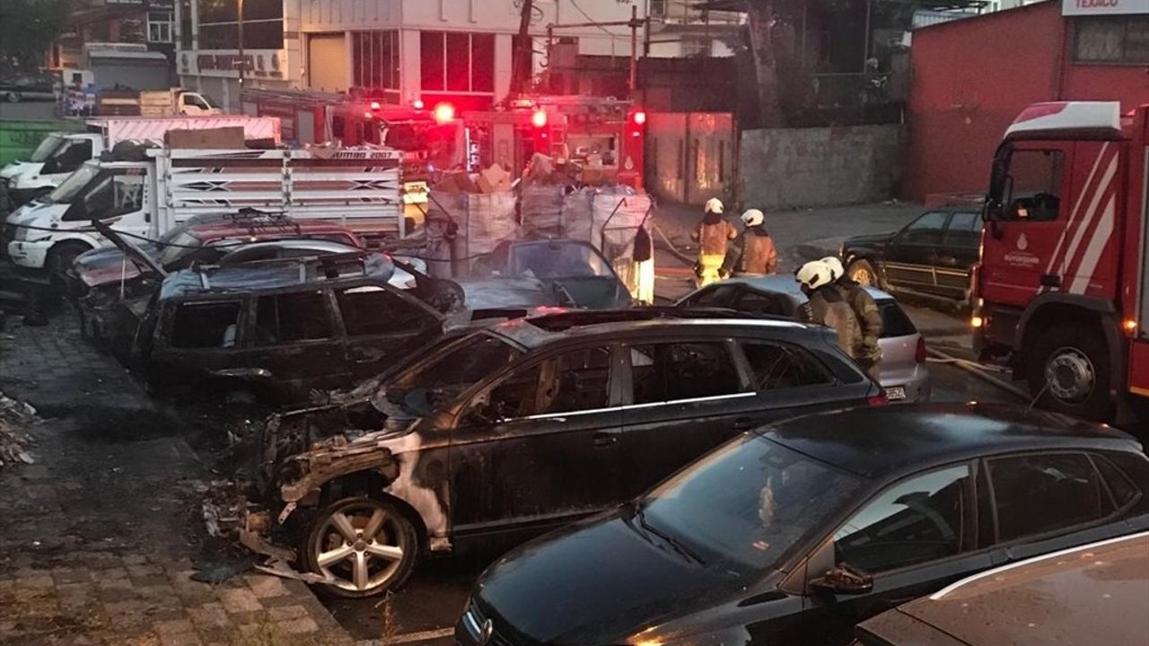 İstanbul'da Sanayi Sitesinde Kundaklama Olayı: İki Şüpheli Yakalandı