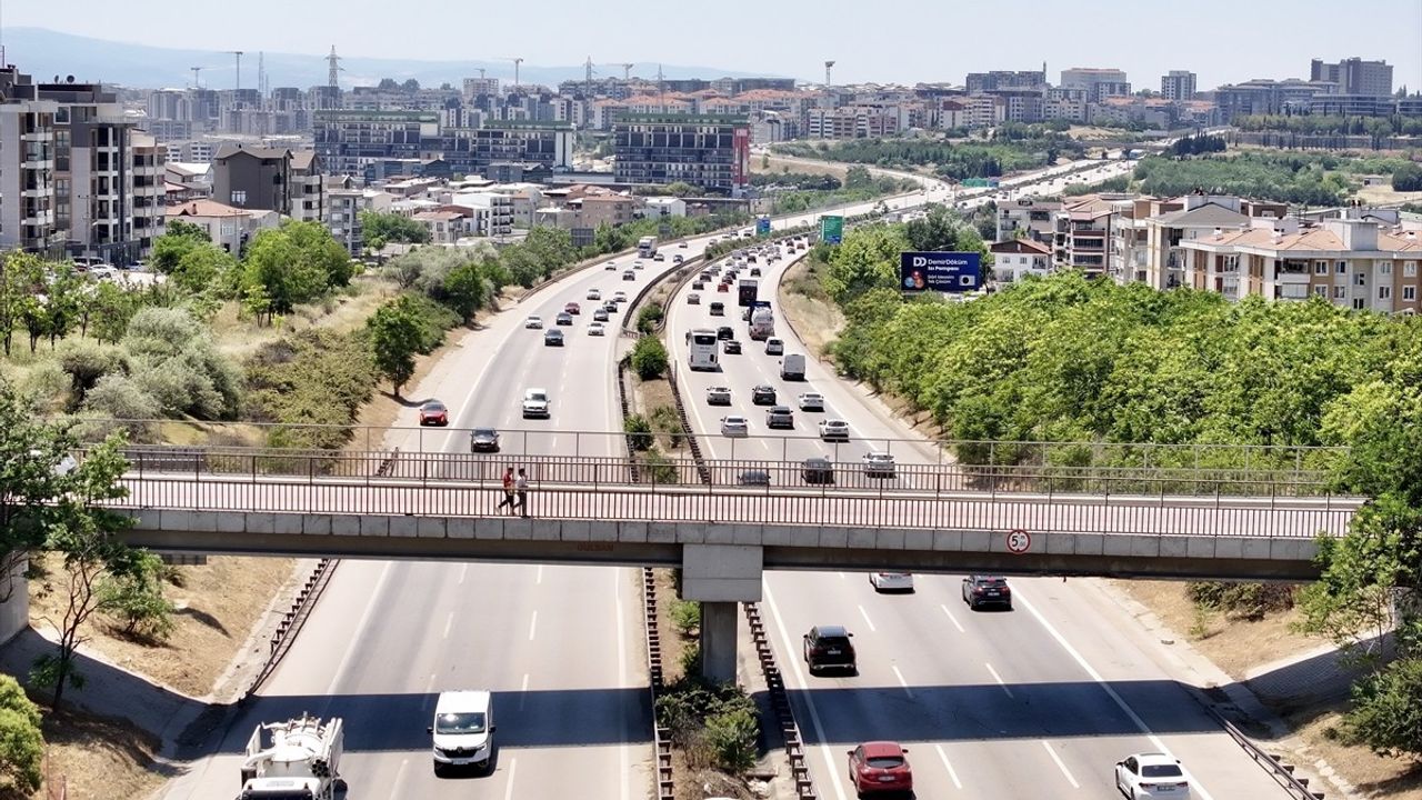 İstanbul-İzmir Otoyolu'nda Bayram Yoğunluğu Başladı