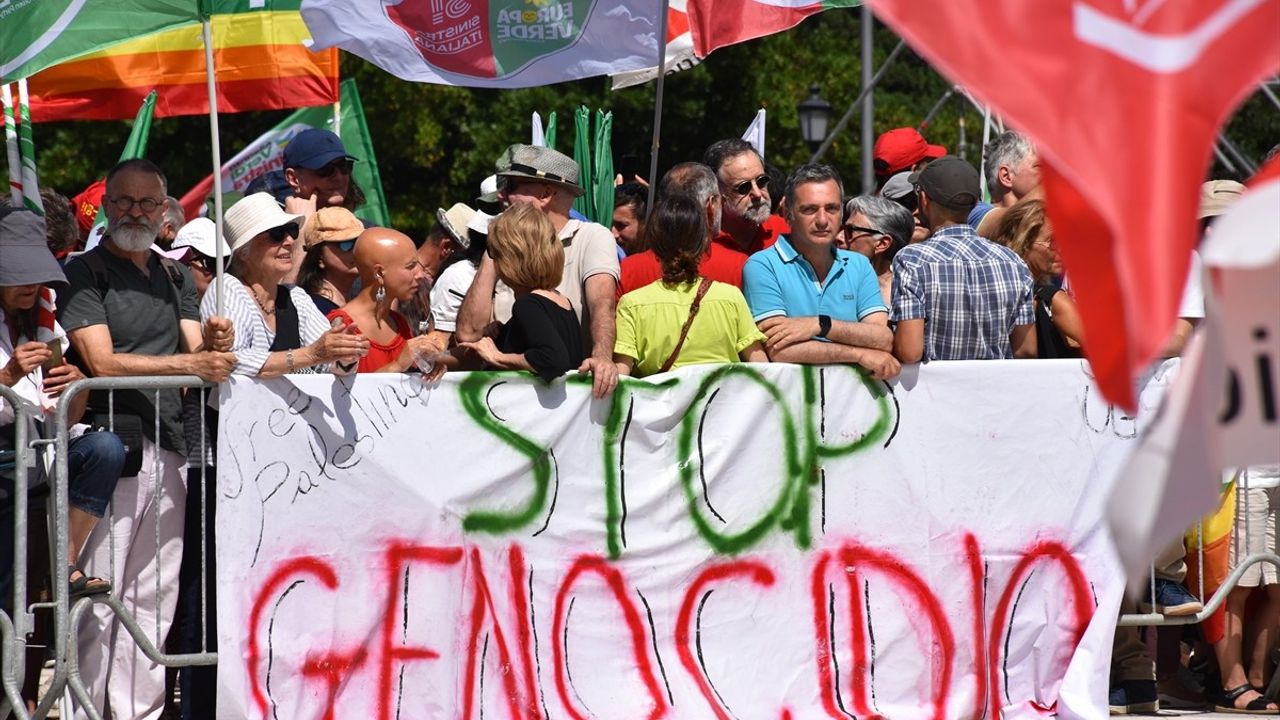 İtalya'da Gazze İçin Büyük Protesto Düzenlendi