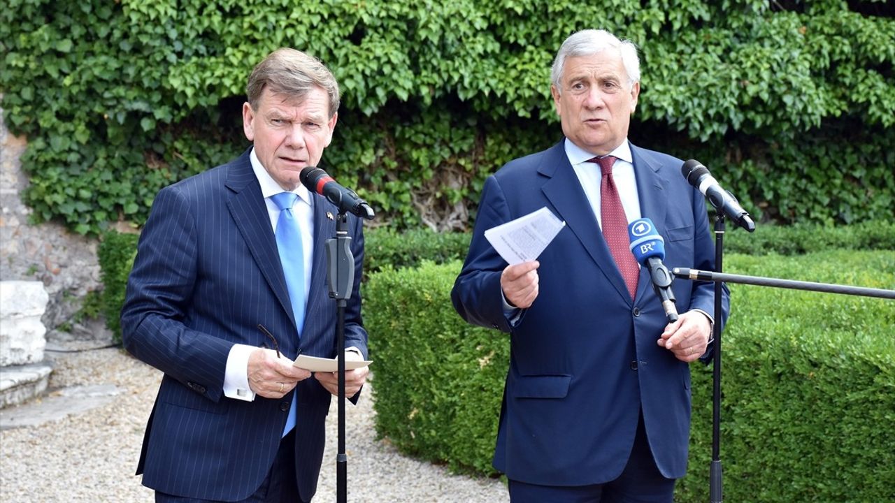 İtalya ve Almanya Dışişleri Bakanları İkili Görüşmelerde Bir Araya Geldi