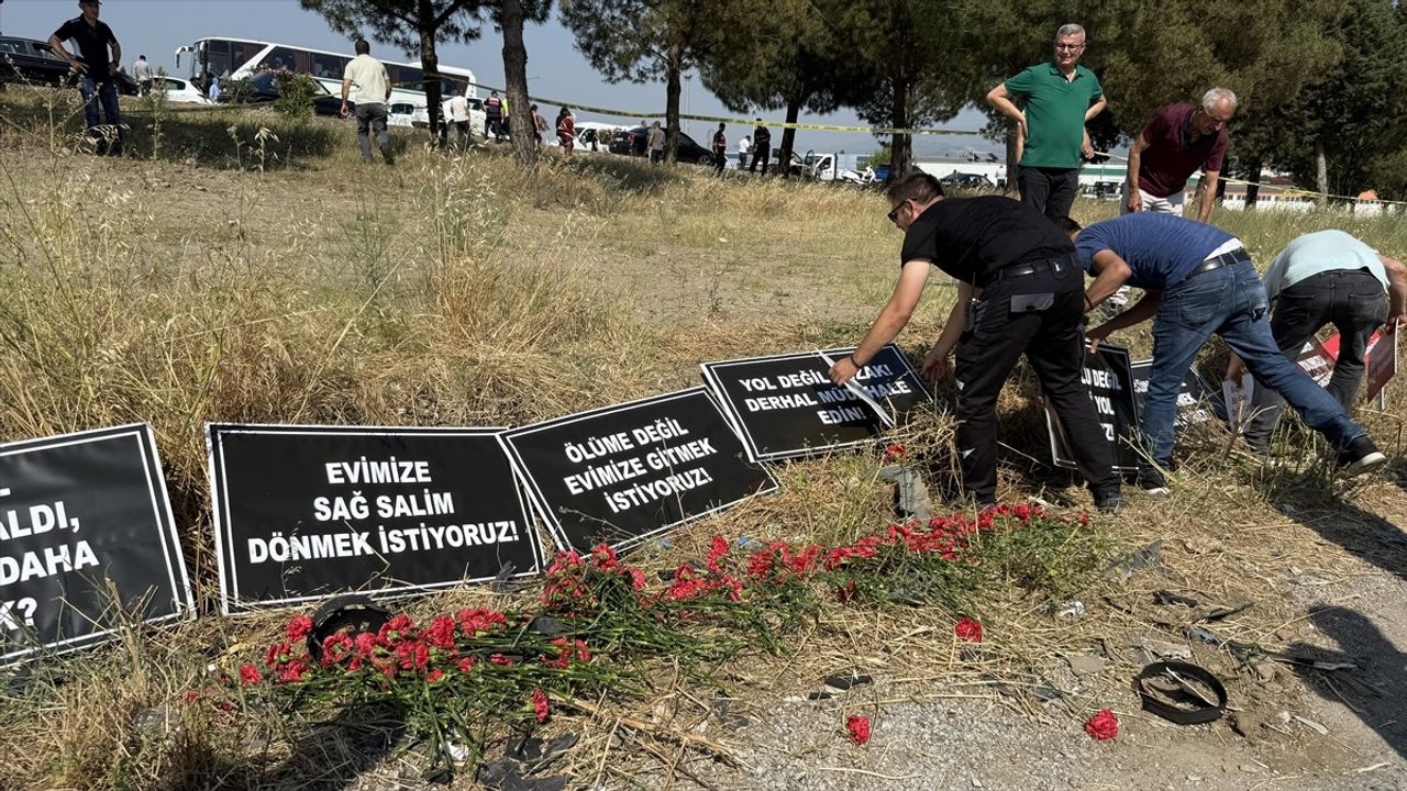 İzmir'de İşçiler Arkadaşları İçin Eylem Düzenledi