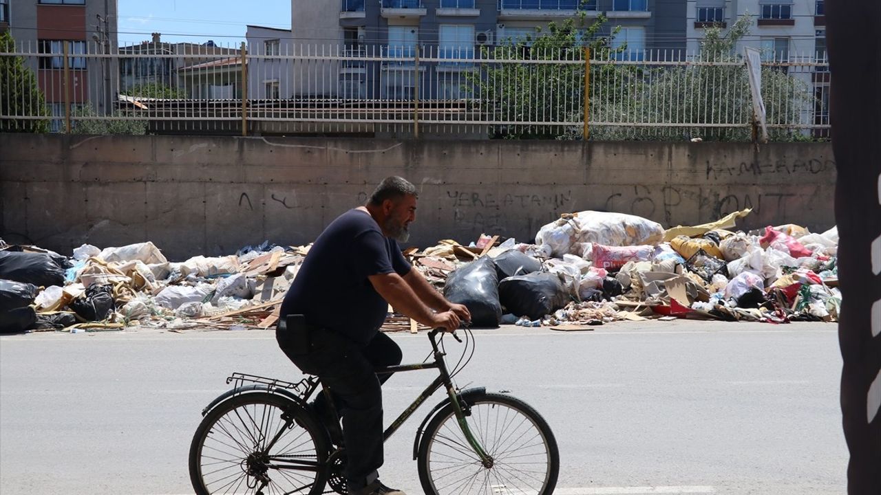 İzmir'de Mobilya Atıkları Tepkileri Tetikliyor