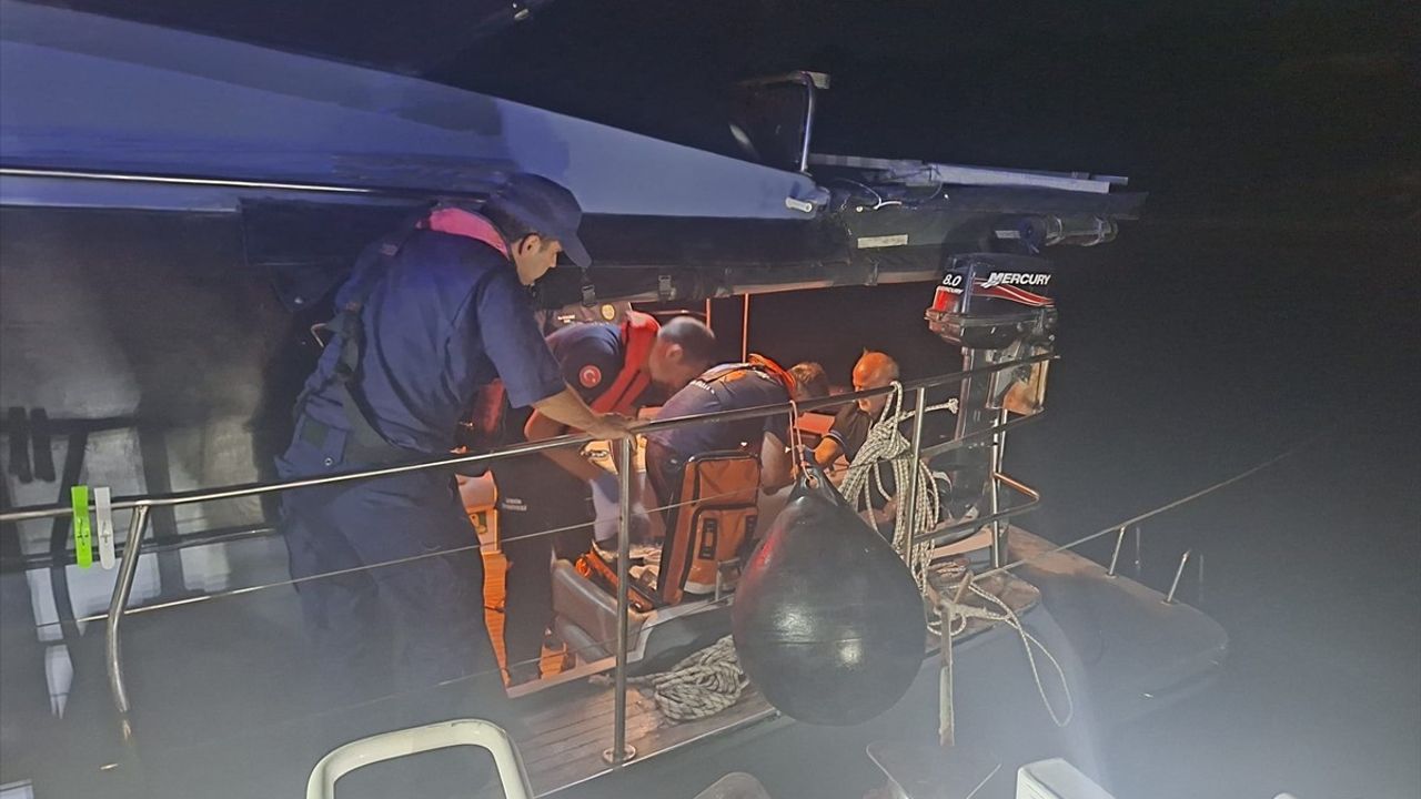 İzmir'de Tekne Rahatsızlığı: Tıbbi Tahliye Gerçekleşti