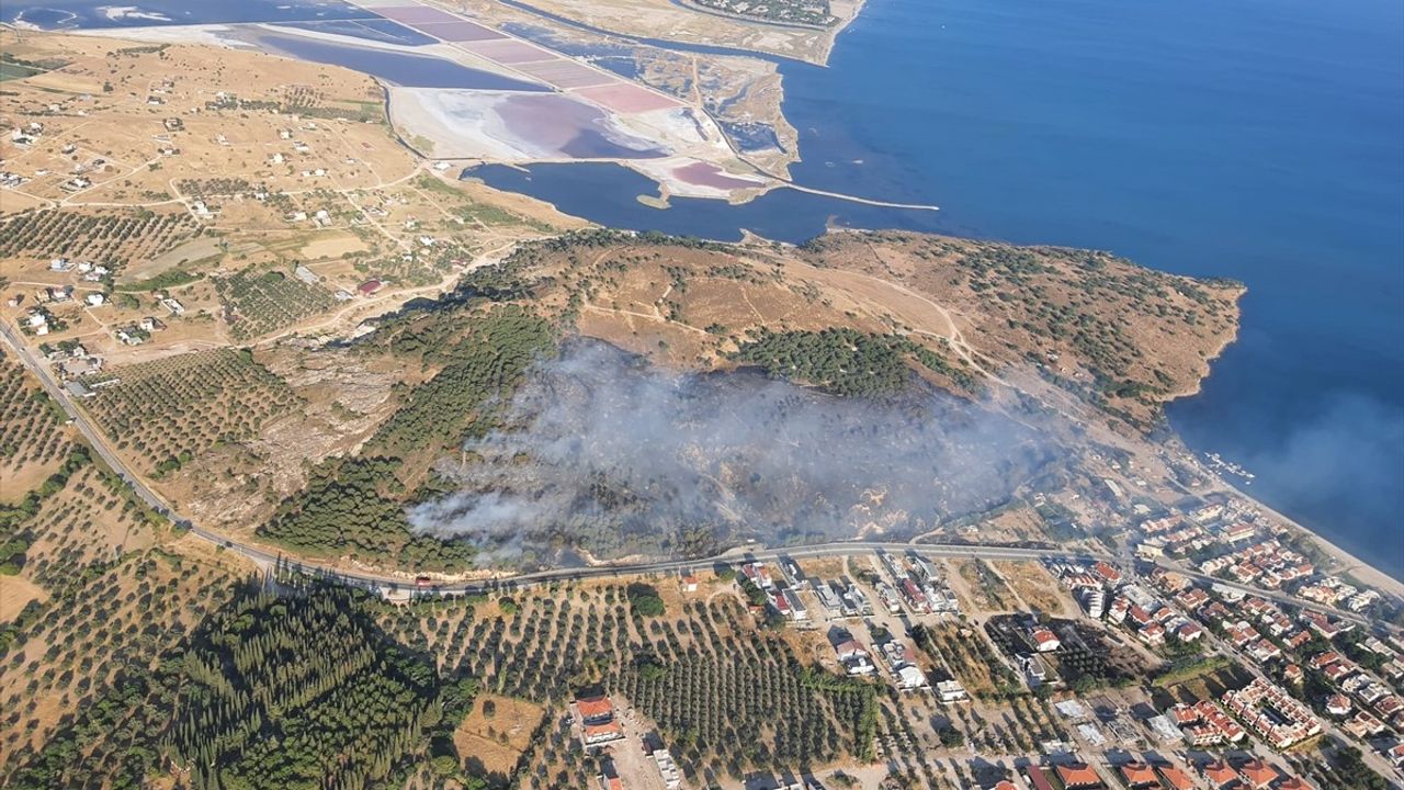 İzmir'de Yangınla Mücadele Başlatıldı