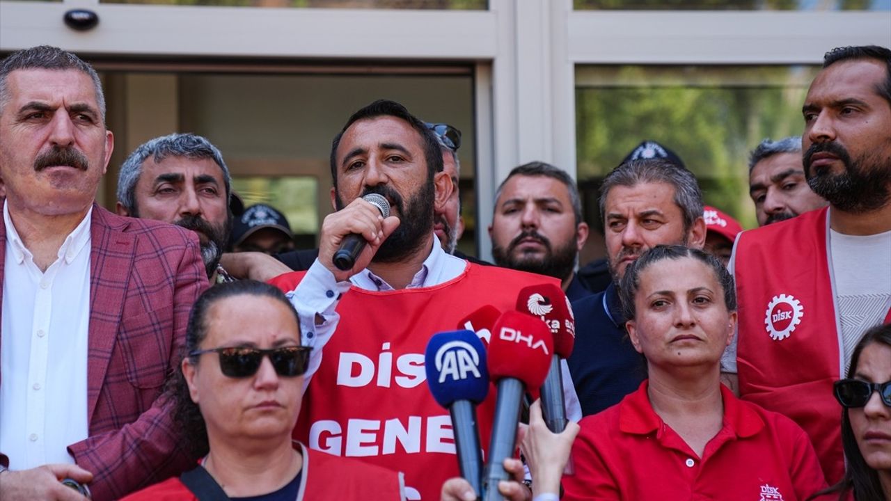 İzmir'deki 23 Bin İşçinin Grevi Devam Ediyor