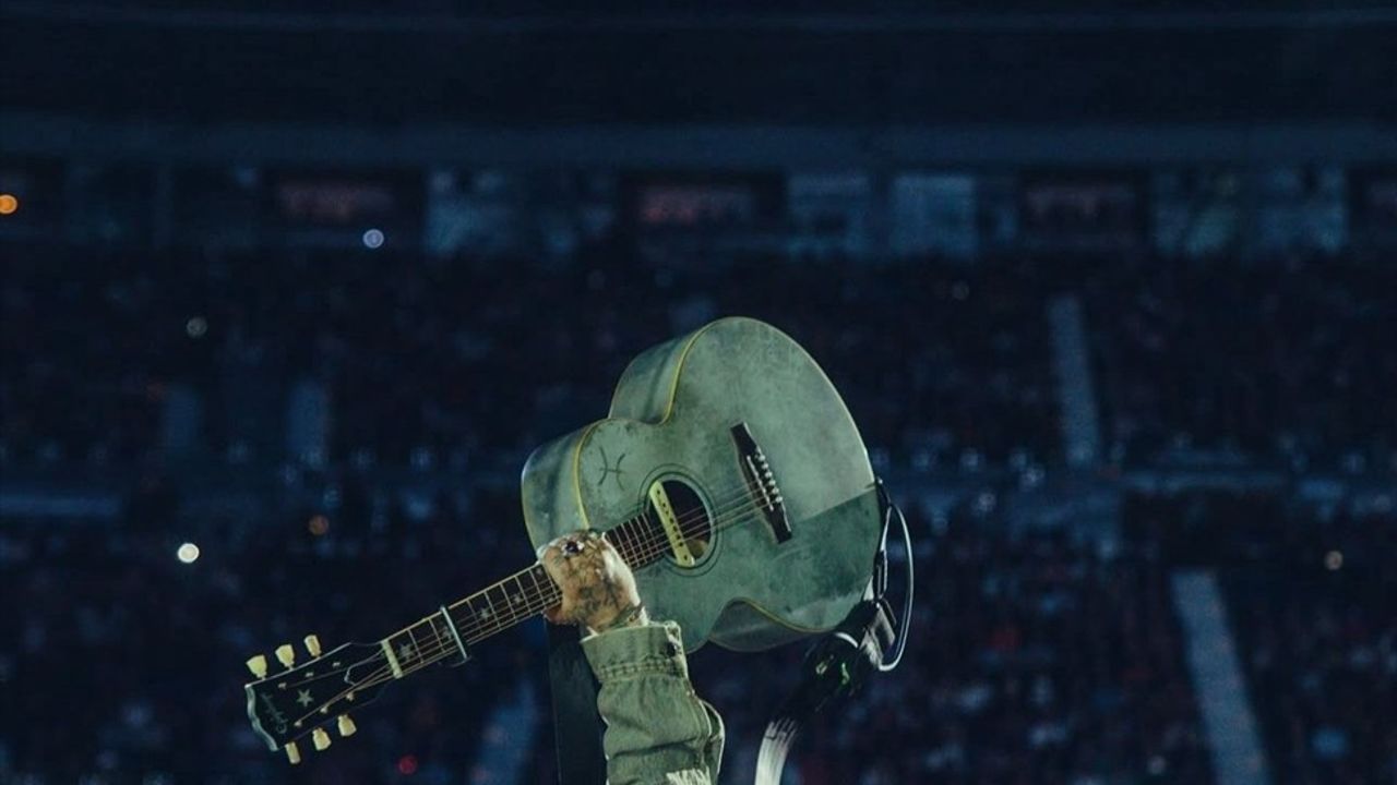 James Arthur İstanbul'da Hayranlarıyla Buluşuyor