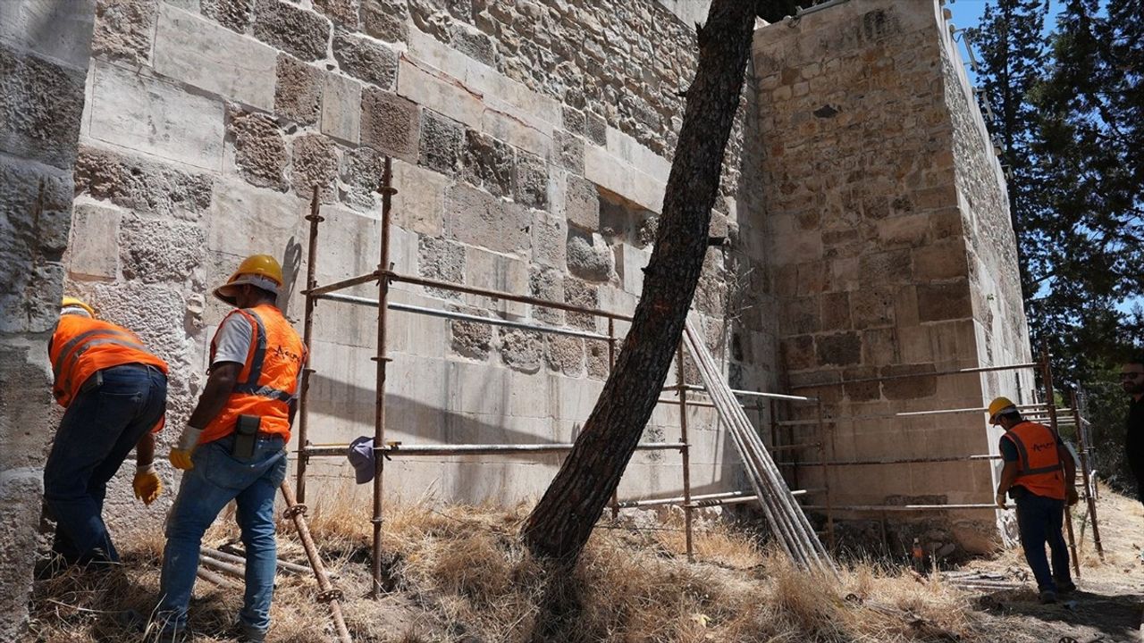 Kahramanmaraş Kalesi'nde Tarihi Restorasyon Başladı
