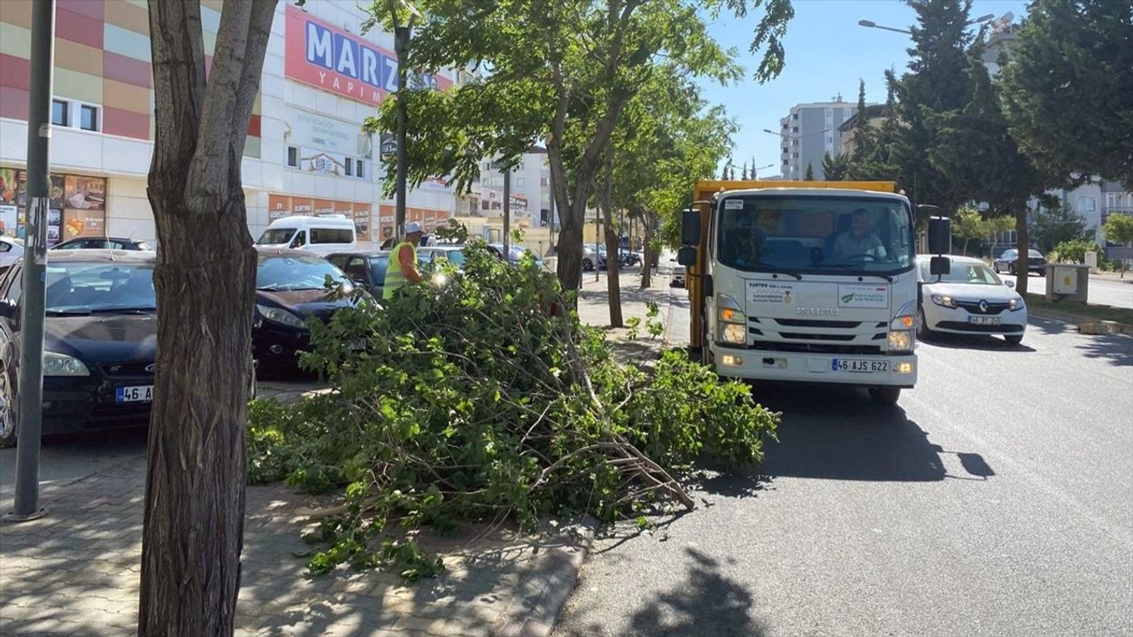 Kahramanmaraş'ta Şiddetli Fırtına Hayatı Olumsuz Etkiledi
