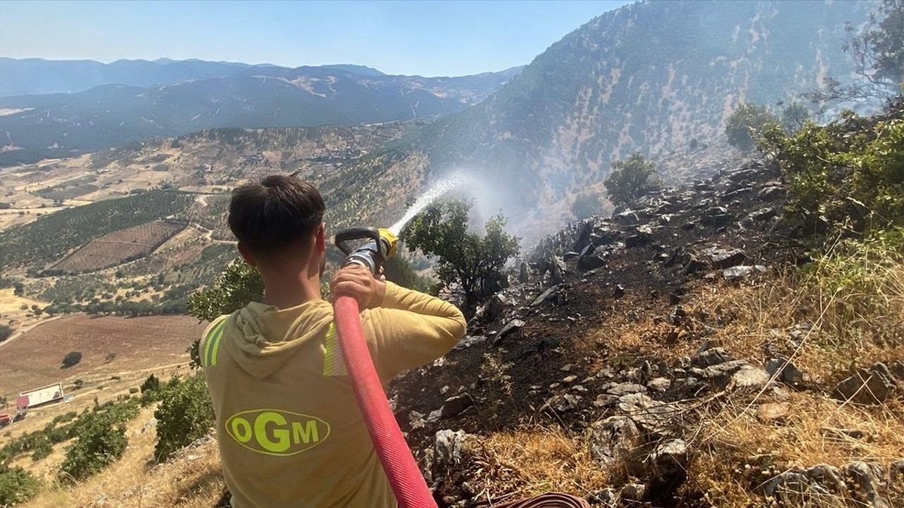 Kahramanmaraş'taki Orman Yangınına Müdahale Devam Ediyor