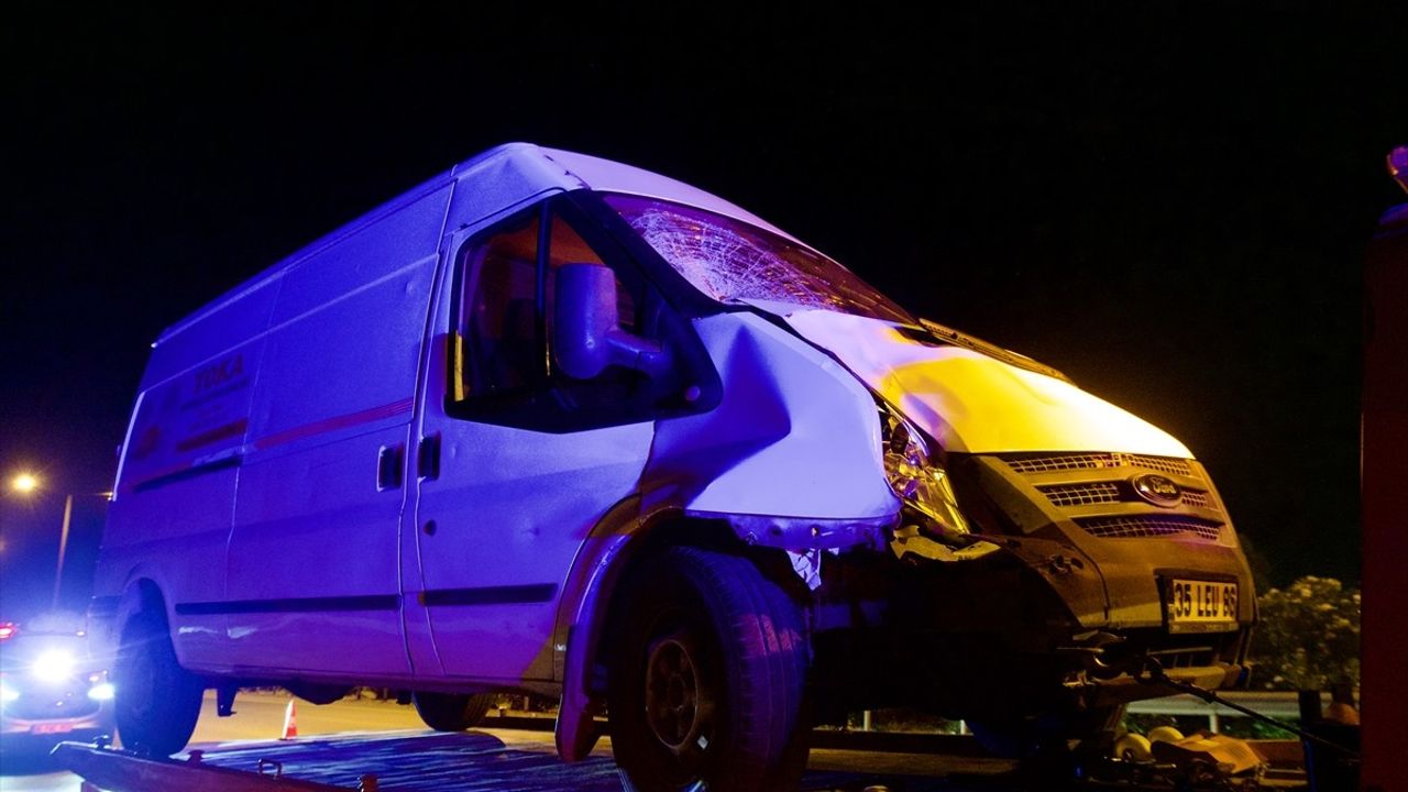 Kamyonet Motosiklete Çarptı: Baba Hayatını Kaybetti, Oğul Yaralandı