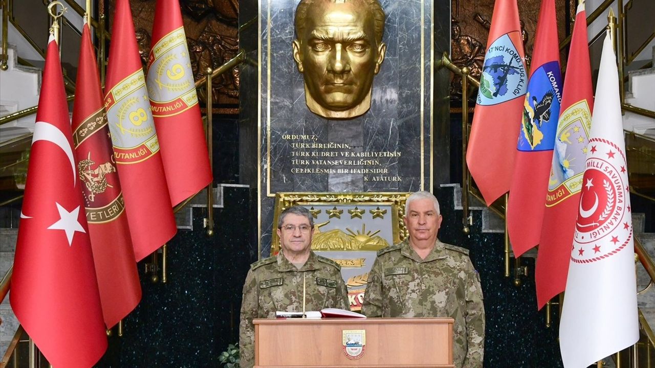 Kara Kuvvetleri Komutanı Bayraktaroğlu 3'üncü Ordu Komutanlığında İncelemelerde Bulundu