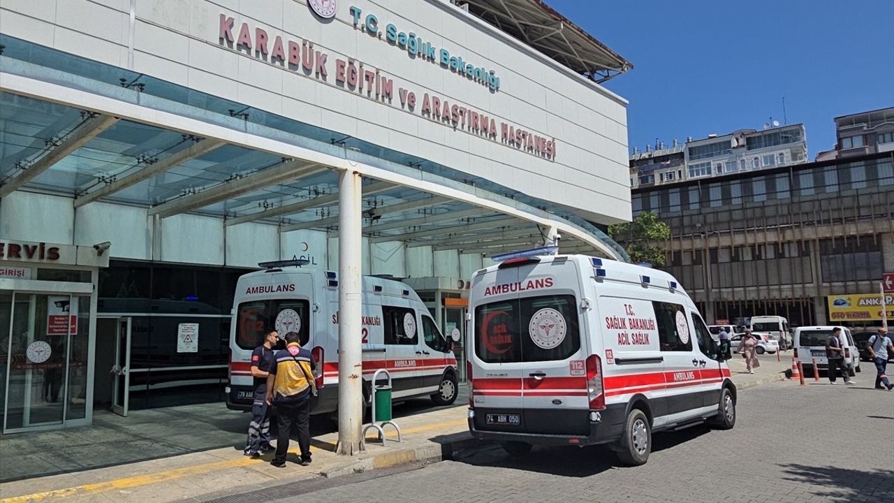 Karabük'te Devrilen Araçta 5 Yaralı