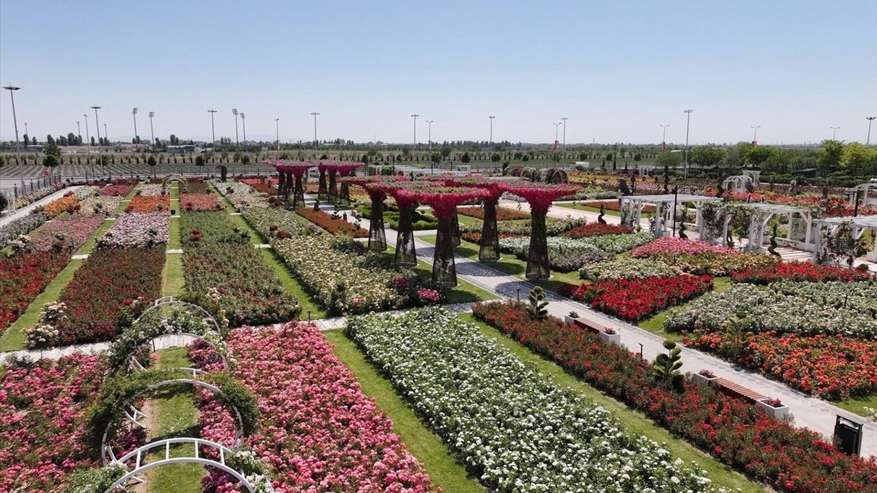 Karatay Mevlana Gül Parkı Yeni Sezonunu Açtı