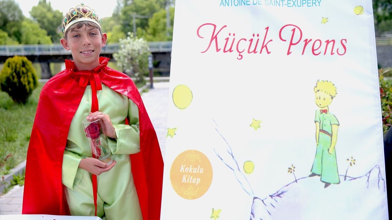 Kars'ta Kitap Festivali: Öğrenciler Roman Karakterlerini Canlandırdı