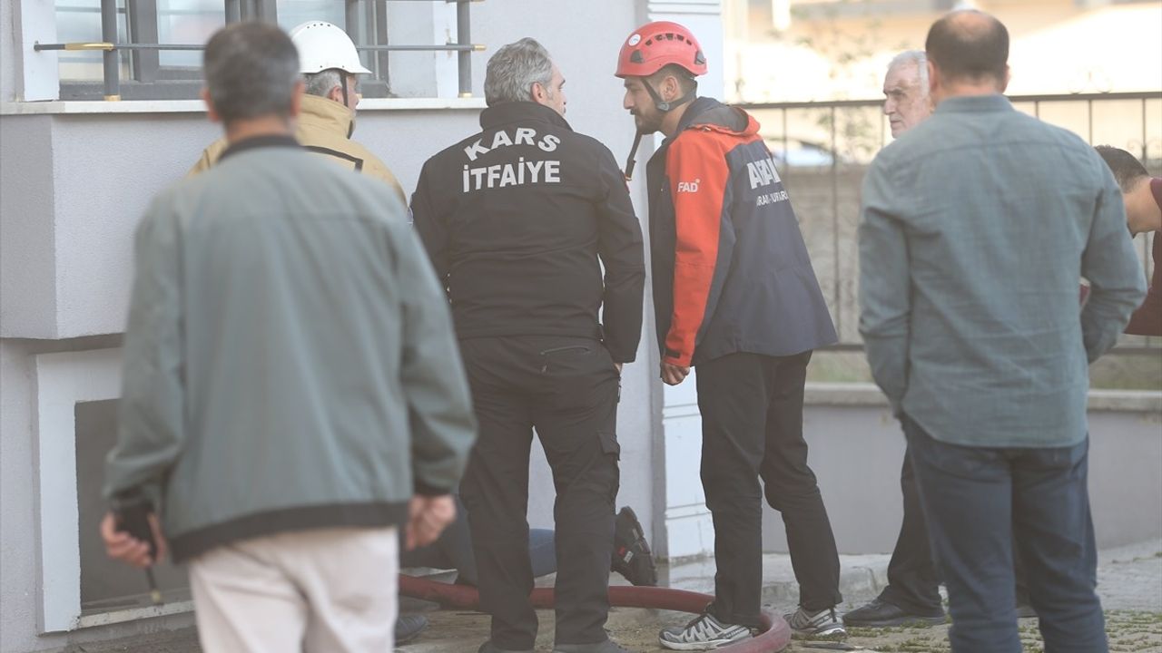 Kars'ta Patlama ve Yangın: Bodrum Katında Yangın Söndürüldü