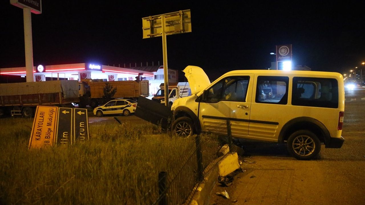 Kars'ta Zincirleme Trafik Kazası: 4 Yaralı