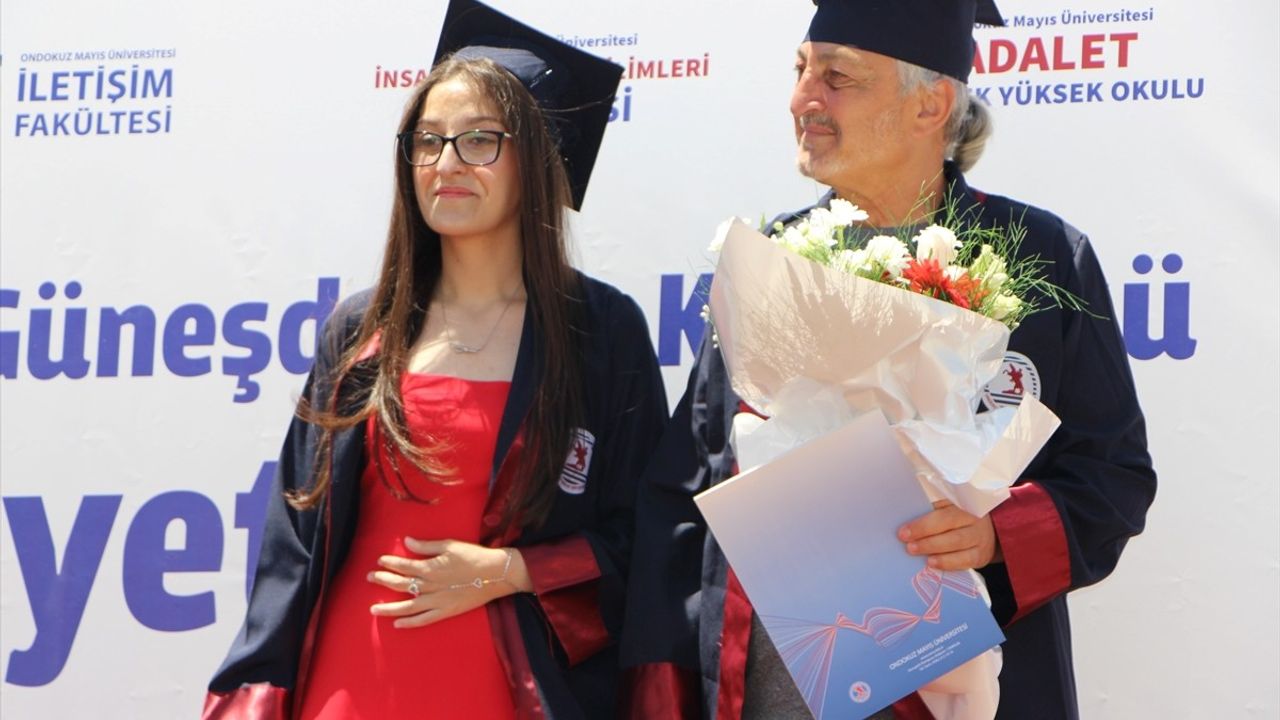 Kas Hastası Öğrenci Selin Soytürk, Babasıyla Birlikte İletişim Fakültesini Dereceyle Bitirdi