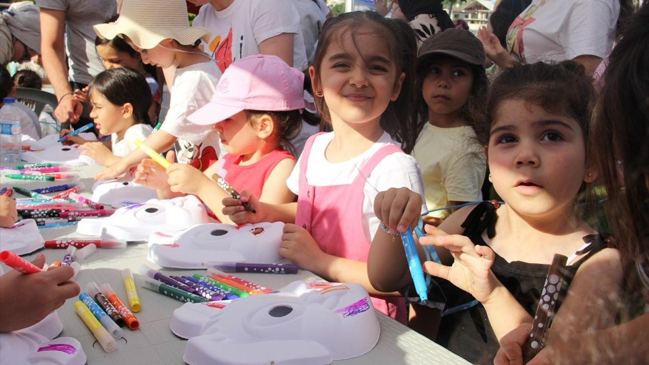 Kayseri'de Kanseri Yenen Deniz İçin Balon Uçurma Etkinliği