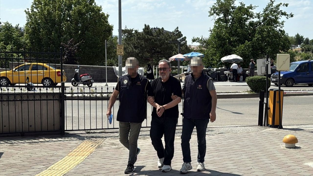 Kırıkkale'de FETÖ Üyesi Eski Emniyet Müdürü Yakalandı
