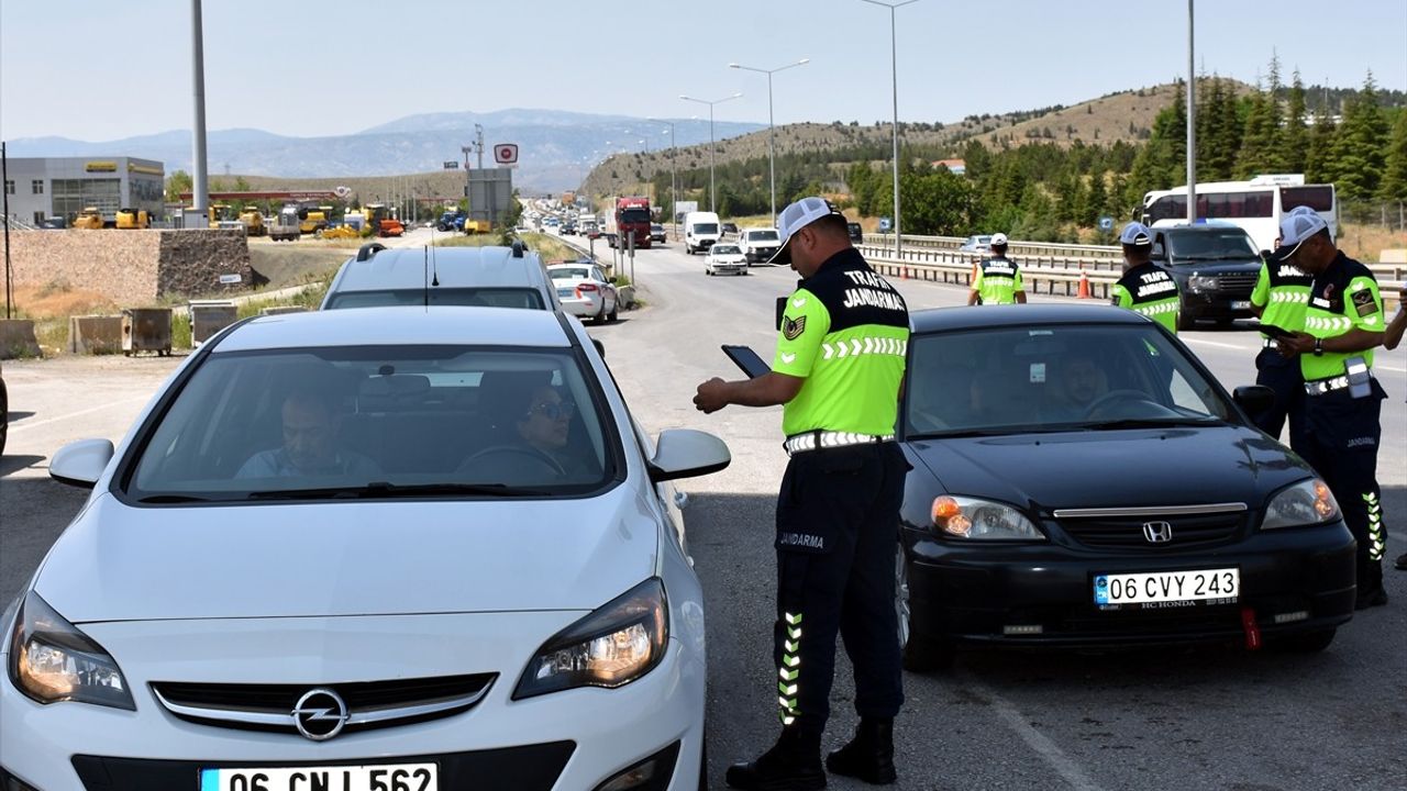 Kırıkkale'de Kurban Bayramı Trafik Yoğunluğu