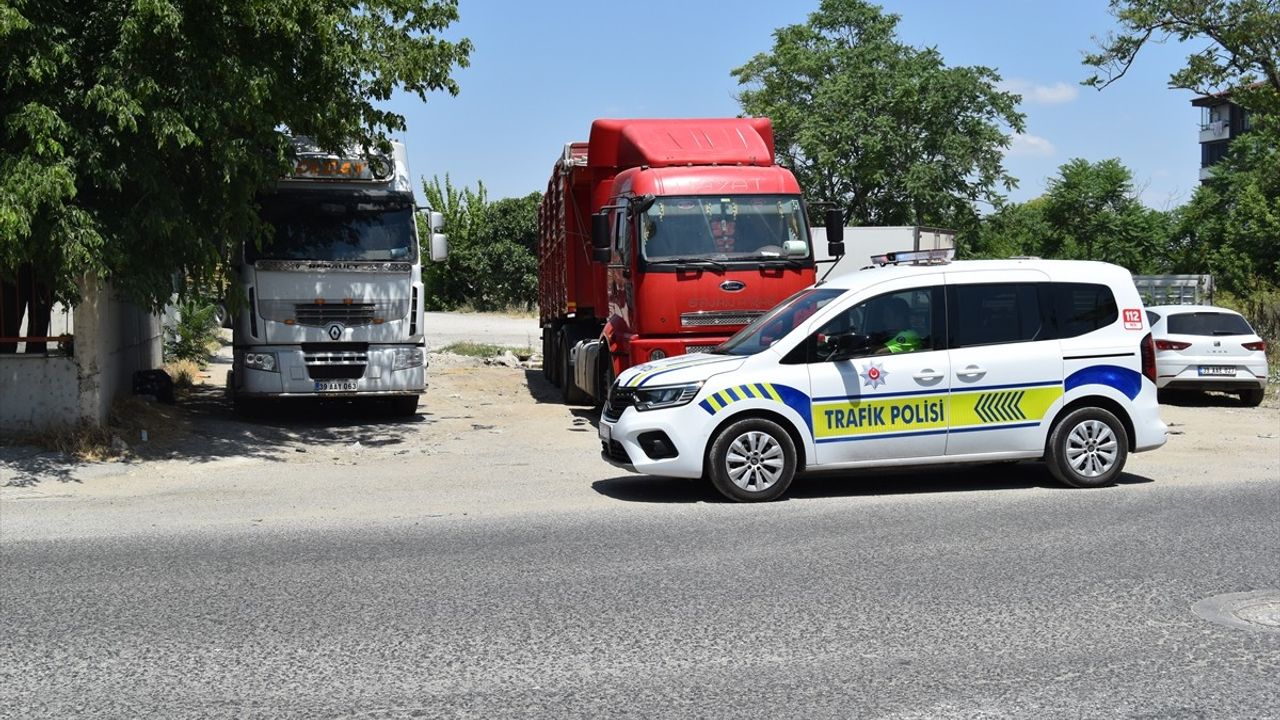Kırklareli'de Park Halindeki Tırlara Ceza Kesildi