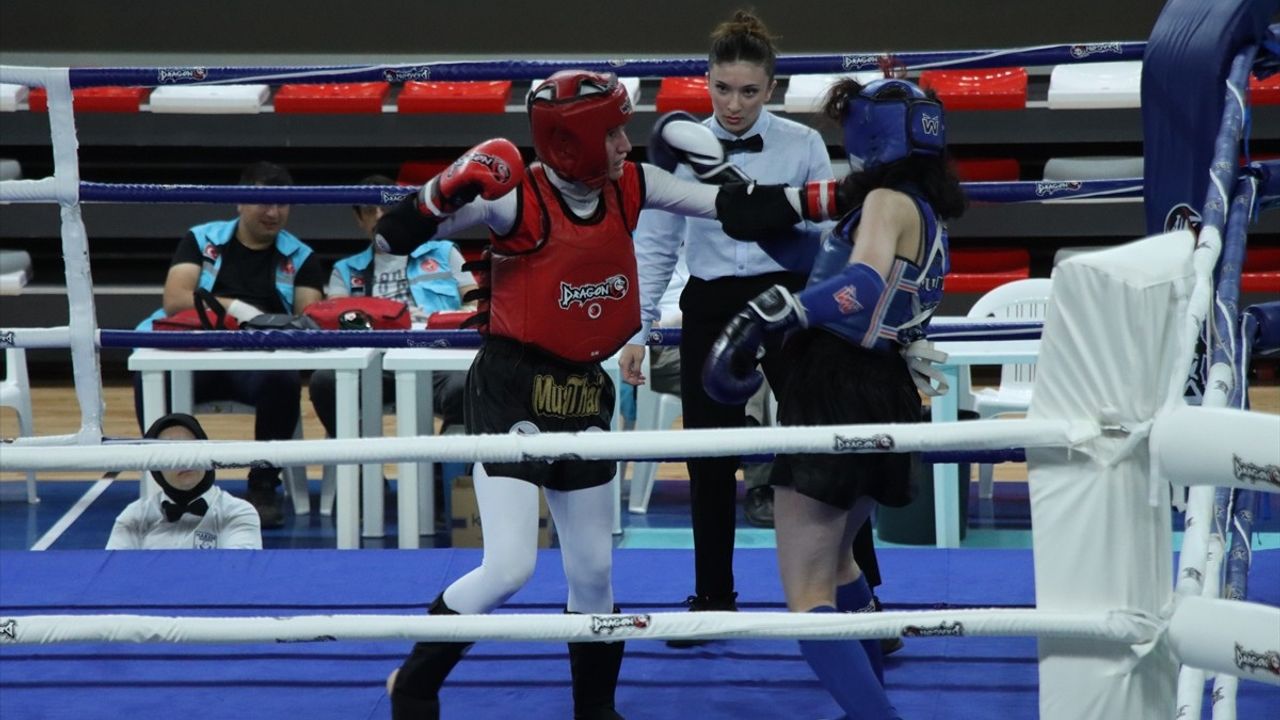 Kırklareli'deki Gençler Türkiye Muaythai Şampiyonası Devam Ediyor