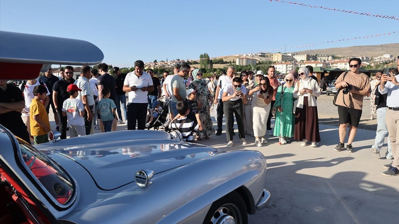 Klasik Otomobiller Ürgüp'te Bir Araya Geldi