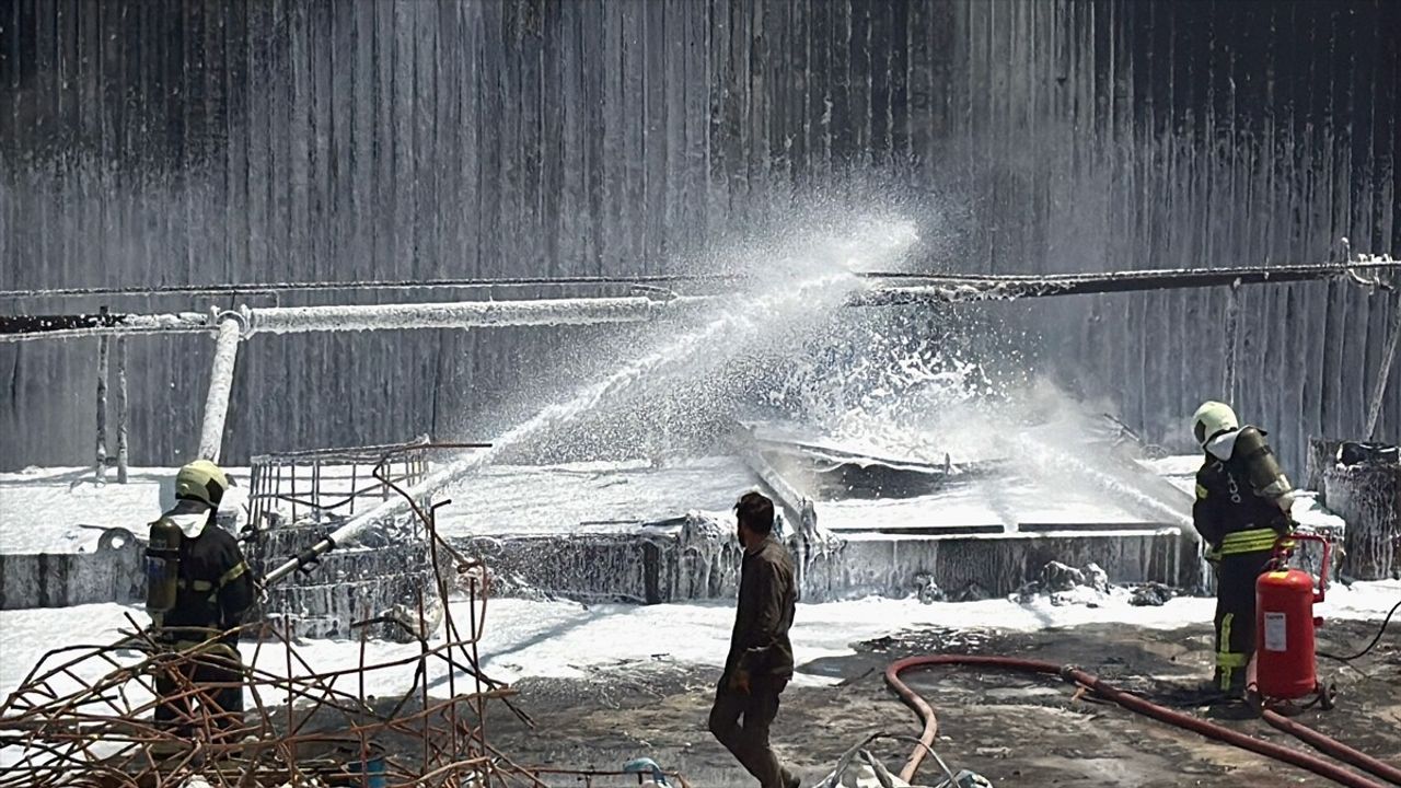 Kocaeli'de Asfalt Fabrikasında Yangın Çıktı