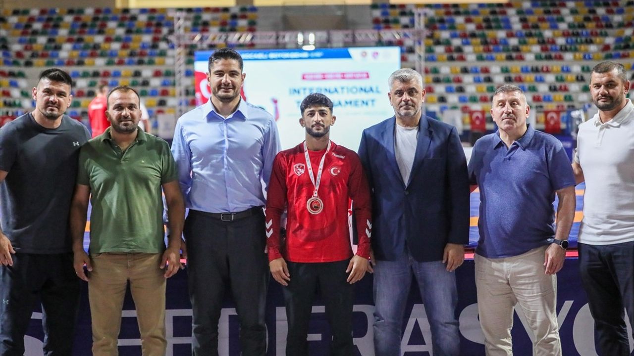 Kocaeli'de Güreş Turnuvasının 3. Günü Geride Kaldı