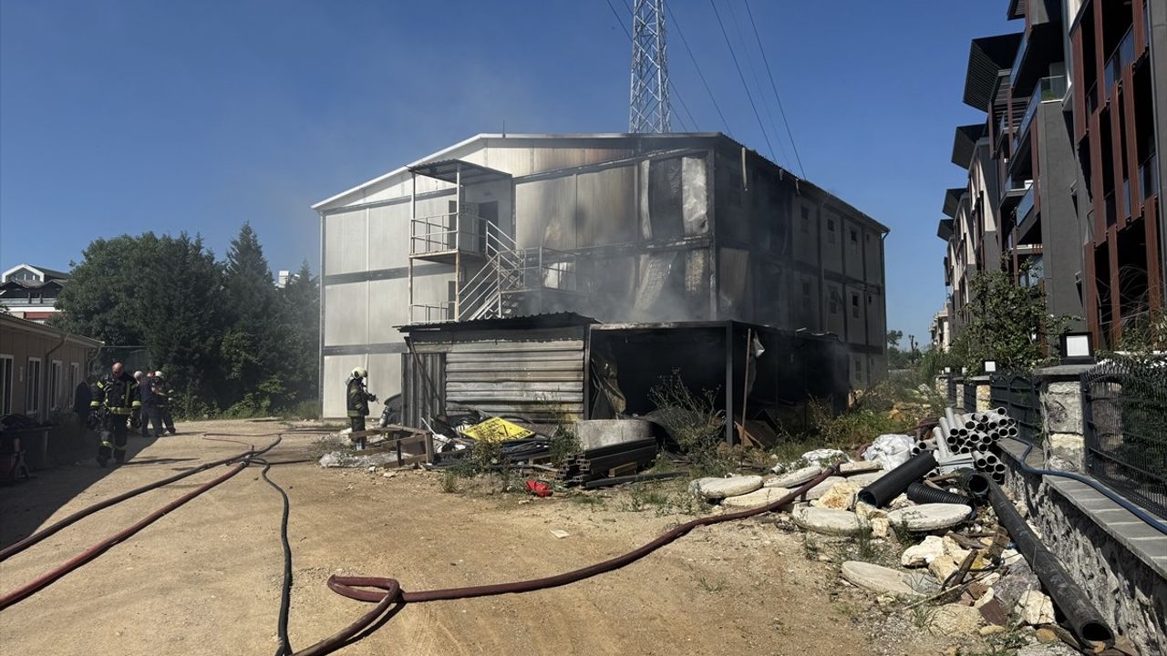 Kocaeli'de İnşaat Şantiyesinde Yangın İhbarı