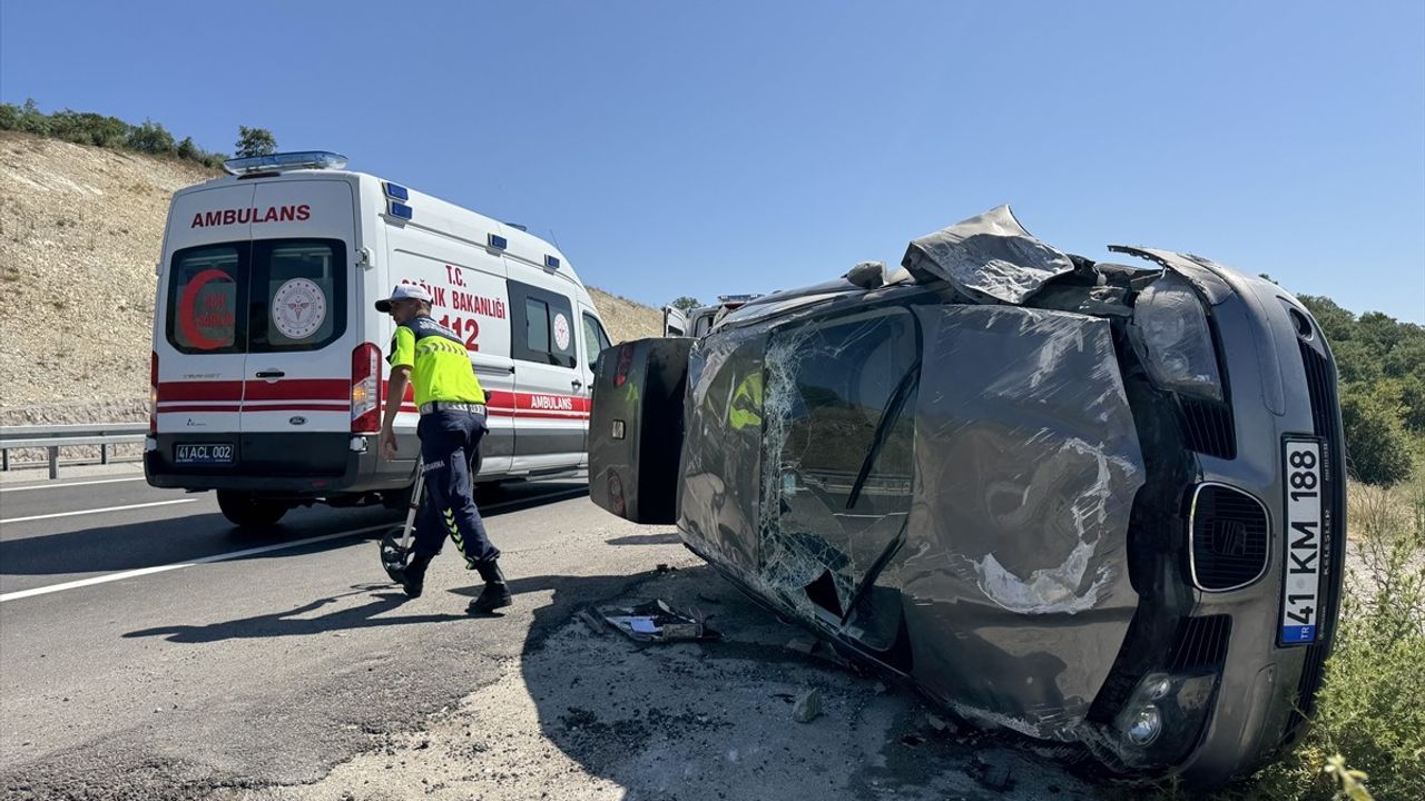 Kocaeli'de Takla Atan Araçta Yaralanma Olmadı
