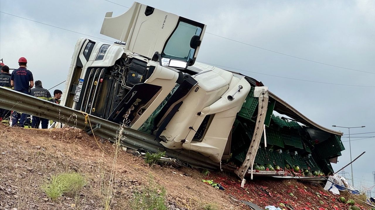 Kocaeli'de Tır Kazası: 1 Ölü, 3 Yaralı