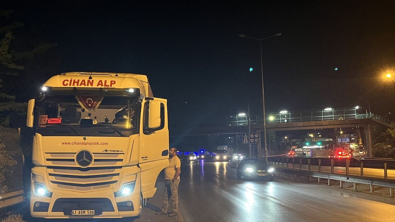 Kocaeli'de Tır ve Motosiklet Kazası: Bir Kişi Hayatını Kaybetti
