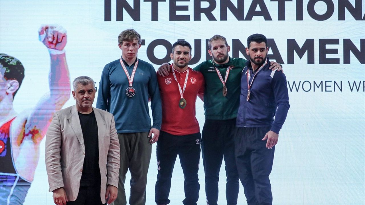 Kocaeli'de Uluslararası Güreş Turnuvası İkinci Günü Tamamlandı