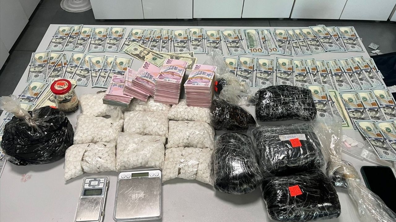 Küçükçekmece'de Uyuşturucu Operasyonu: 7,2 Kg Uyuşturucu Ele Geçirildi