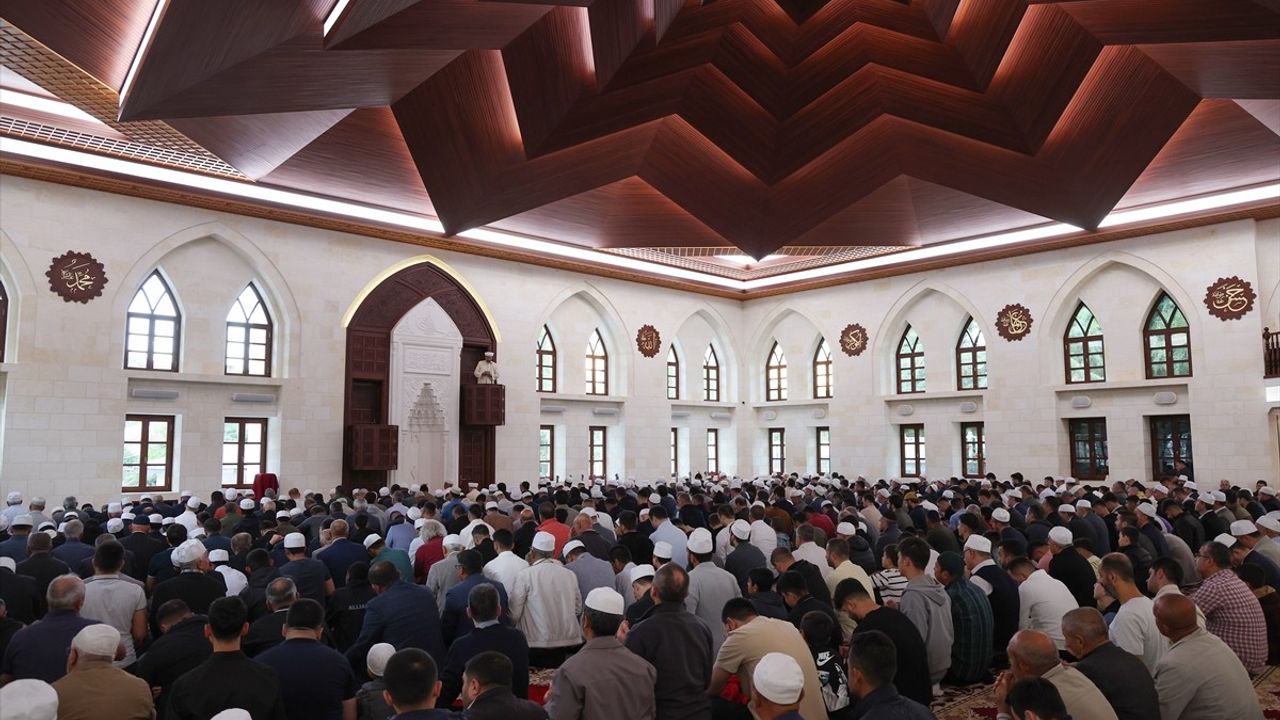 Kurban Bayramı Namazı Gaziantep ve Çevre İllerde Coşkuyla Kılındı
