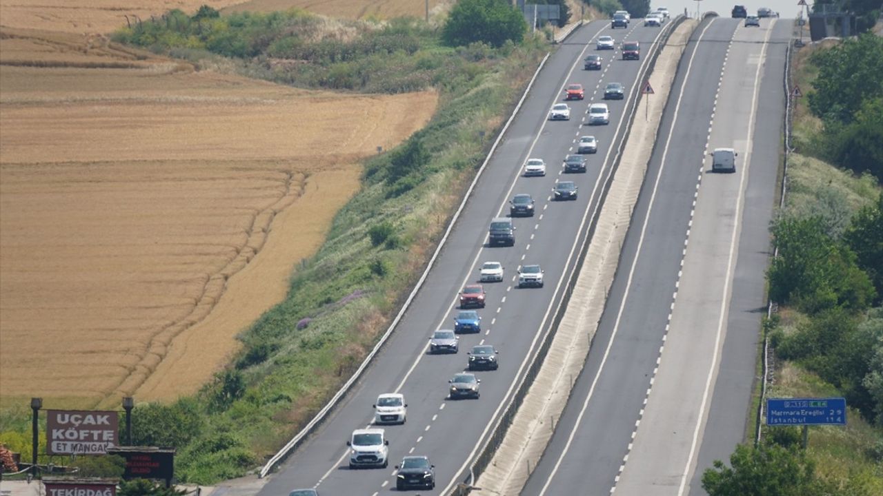 Kurban Bayramı'nda İstanbul-Tekirdağ Kara Yolunda Trafik Yoğunluğu