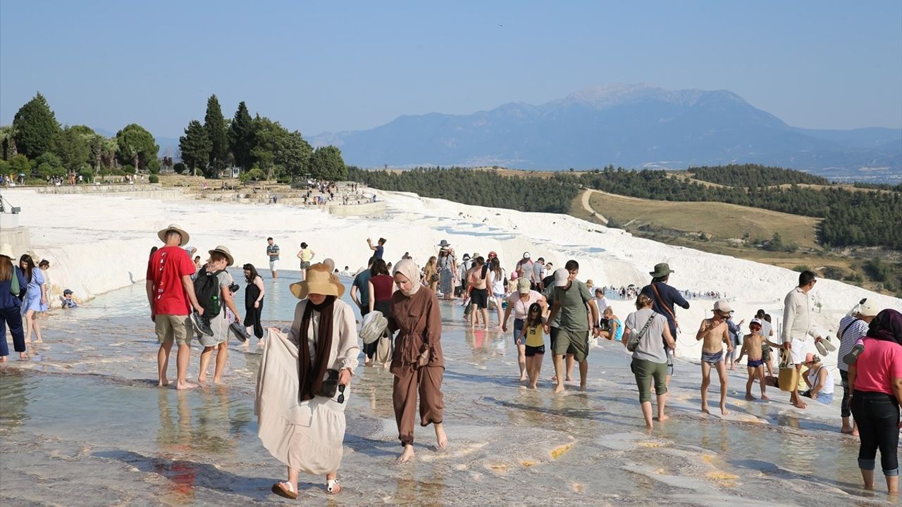 Kurban Bayramı'nda Pamukkale'ye 53 Binden Fazla Ziyaretçi
