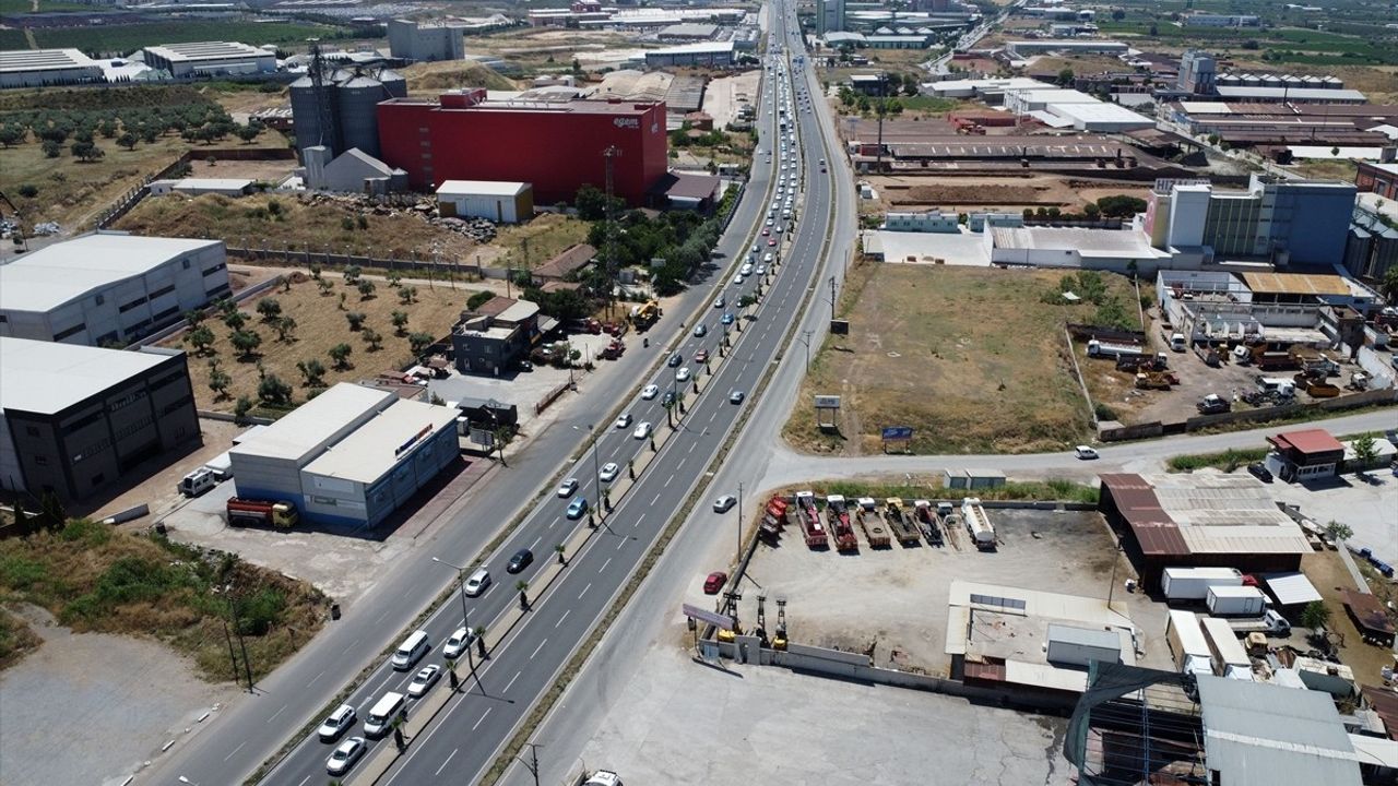 Kurban Bayramı Tatili Dolayısıyla Turgutlu'da Trafik Yoğunluğu