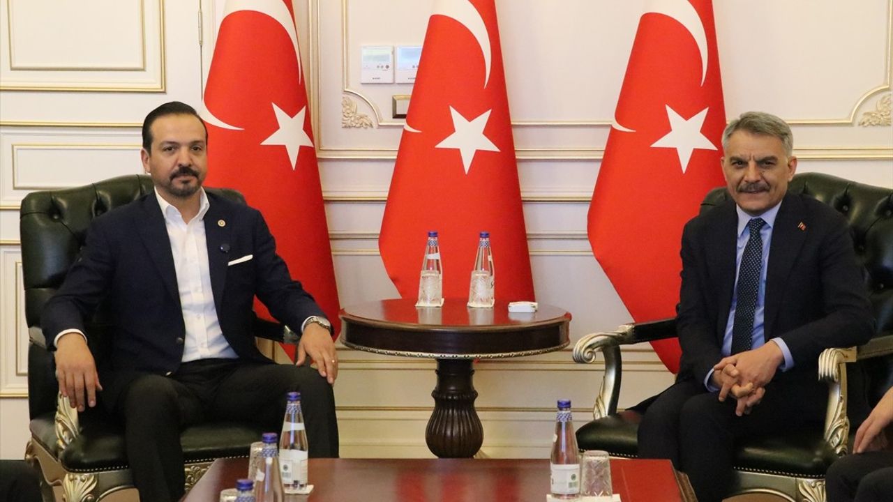Kürşad Zorlu, Yozgat'ta Türk Dünyası Vizyonunu Anlattı