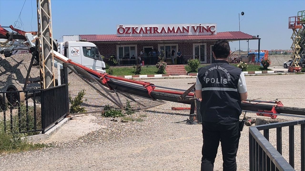Kütahya'da Vinç Devrildi: 2 Yaralı