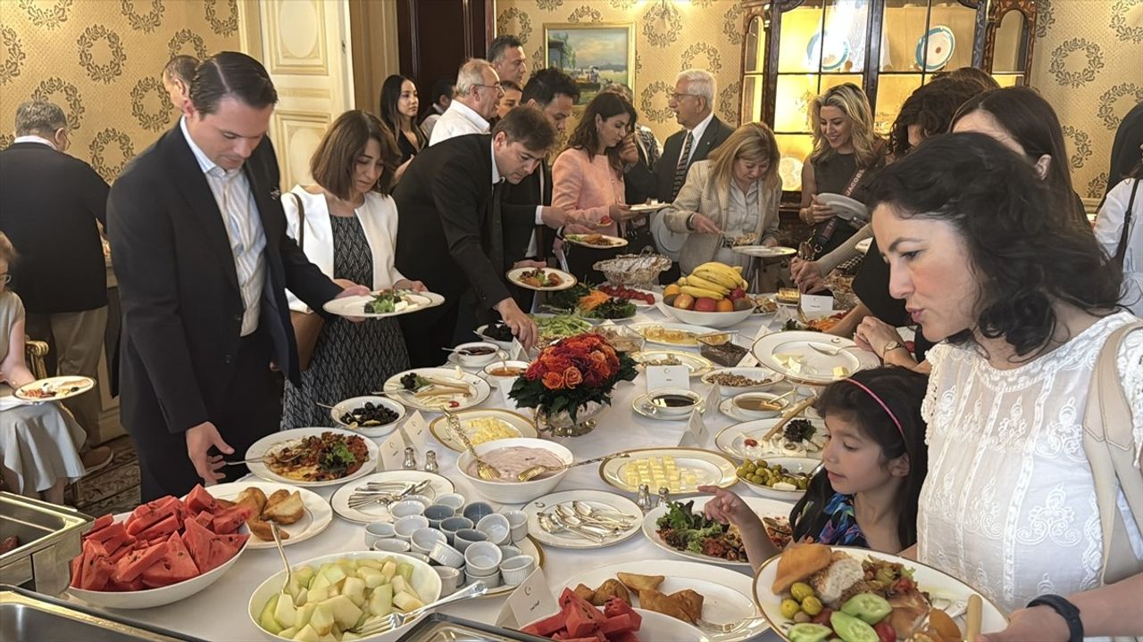 Londra'da Türk Kahvaltısı Şöleni