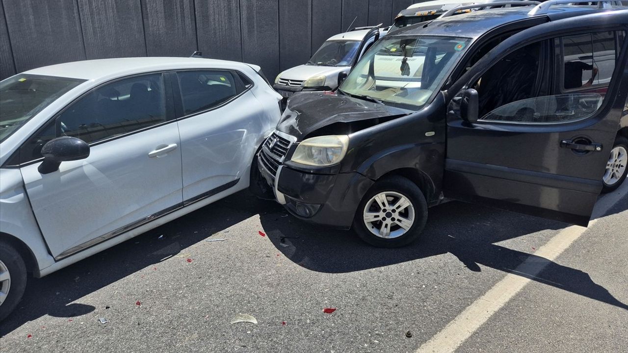 Manisa'da Zincirleme Trafik Kazası: 7 Yaralı
