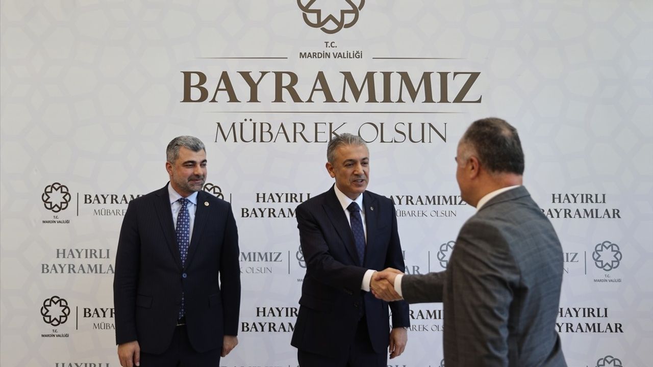 Mardin'de Farklı İnançlardan Bayramlaşma